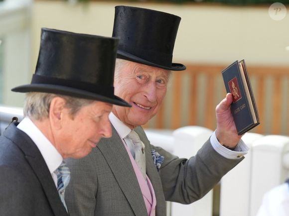 Le roi Charles III d'Angleterre - Les royautés assistent à la course hippique Royal Ascot (Jour 4), le 20 juin 2025. 
© Julien Burton / Bestimage