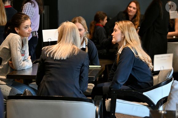 Charlotte Casiraghi a été invitée au 4eme Speed Mentoring, organisé à l'hôtel Columbus à Monaco à l'initiative de SheCanHeCan (SCHC) et l’association des femmes chefs d’entreprises de Monaco (AFCEM), le 5 mars 2025.
La fille de la princesse Caroline de Hanovre a été accueillie par Vibeke Brask Thomsen, fondatrice et directrice de SheCanHeCan et Johanna Houdrouge, présidente de l’AFCEM. Cette manifestation annuelle permet aux jeunes filles dès 11 ans et aux jeunes femmes jusqu’à 25 ans de rencontrer des actives, cheffes de sociétés ou occupant des postes à responsabilités. Une quarantaine de jeunes filles et femmes ont pu échanger avec leurs aînées en poste en Principauté. Le but est d’orienter professionnellement ou de susciter des vocations. Du côté des mentors, une vingtaine de femmes évoluant dans plusieurs secteurs privés étaient présentes aux côtés d’autres du secteur public, telles que Céline Cottalorda, déléguée interministérielle pour le Comité droits des femmes, Elodie Kheng, chef de cabinet du ministre d’Etat, Marine Hugonnet-Grisoul, conseillère nationale, ou encore Marina Ceyssac, haut-commissaire à la protection des droits, des libertés et à la médiation. © Bruno Bebert / Bestimage