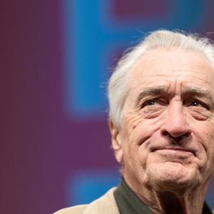 Cette hygiène de vie accompagne un agenda toujours chargé, entre The Whisper Man, Focker-In-Law et prochainement Shutout.

Robert de Niro - Masterclass avec Robert de Niro lors du 78ème Festival International du Film de Cannes le 14 mai 2025. © Olivier Borde / Bestimage