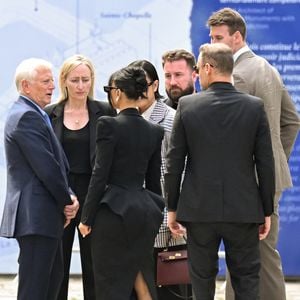 La star américaine Kim Kardashian, avec sa mère Kris Jenner et son avocat Michael Rhodes, est arrivée au procès de la rue tronchet des "Papys braqueurs" au palais de justice de Paris, France, le 13 mai 2025. La star américaine doit décrire cette nuit qui l’a «traumatisée», selon ses mots, 9 hommes et 1 femme sont jugés, soupconnés d'avoir participé au casse du siècle, en dérobant à la star 9 millions d'euros de bijoux dans la nuit du 2 au 3 octobre 2016. © Bestimage