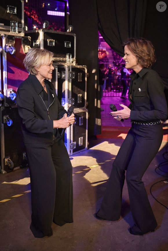 Exclusif - Muriel Robin, Anne Le Nen - Backstage - Enregistrement du concert "Nos voix pour toutes", au profit de La fondation des femmes, à l'Adidas Arena à Paris, diffusée le 11 décembre 2024 sur TMC. © Cyril Moreau-Coadic Guirec / Bestimage