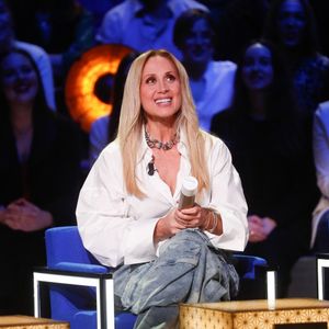 Désormais guérie, elle a révélé comment elle avait réussi à sortir de l'enfer de l'anorexie et de ses crises de boulimie compulsives. 

Exclusif -  Lara Fabian - Enregistrement de l'émission "La Boîte à Secrets N°19" dans les studios de la Cité du Cinéma à Saint-Denis, présentée par F.Bollaert et diffusée le 3 janvier sur France 3
© Christophe Clovis / Bestimage