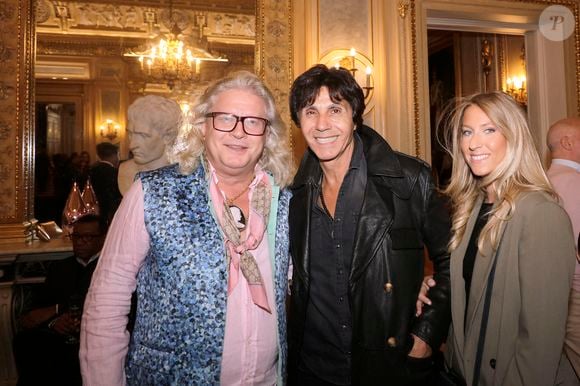 Exclusif - Jean-Luc Lahaye avec sa compagne Paola et Pierre-Jean Chalençon - Soirée "Octobre Rose" au Palais Vivienne organisée par Véronique Koch et pour marraine Fabienne Thibeault à Paris le 16 octobre 2023. © Cédric Perrin/Bestimage