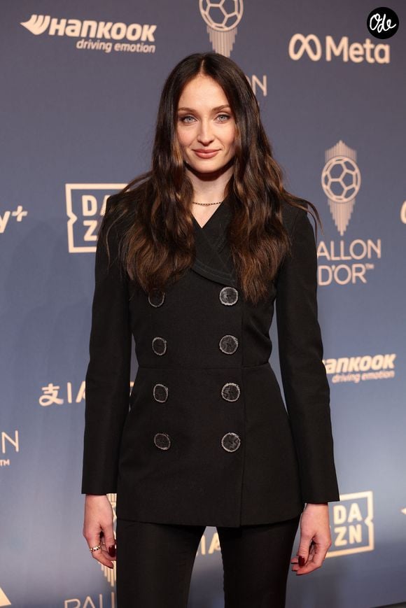 Sophie Turner à la 70e cérémonie du Ballon d'Or au Palladium Theatre, le 26 octobre 2026 à Londres.

© Cyril Moreau / Bestimage