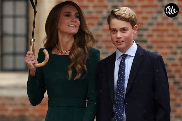 Eton met également en avant la diversité, l’inclusion, la lutte contre le harcèlement et différentes valeurs humaines.

Le prince George de Galles, fait sa rentrée au collège d'Eton entouré de ses parents, le prince William, prince de Galles, et Catherine (Kate) Middleton, princesse de Galles, le 8 septembre 2026.  © PA Wire/PA Images / Bestimage
