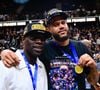 En effet, le 24 juin, au terme de la finale 2025 de Betclic Elite face à l'AS Monaco, le Paris Basketball s'est imposé à l'Adidas Arena (99-93) et a ainsi décroché son premier titre de champions de France.

Omar Sy celebrates with Mathis Dossou Yovo ( 21 - Paris Basket ) following the Betclic Elite Final match between Paris Basketball and AS Monaco Basket at Adidas Arena on June 24, 2025 in Paris, France. ( Photo by Dante Badano / PSNewz ) -