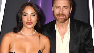David Guetta mari et papa épanoui : le DJ partage des images inédites de son quotidien avec Jessica Ledon et leurs enfants