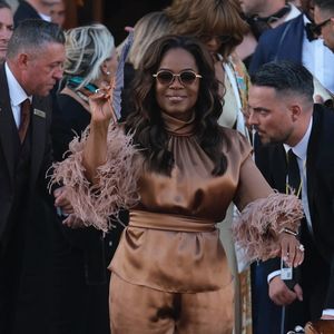 Une foule d'invités glamour, dont Dee Ocleppo, Oprah Winfrey et Gayle King, arrive à la luxueuse fête de pré-mariage de Jeff Bezos à Venise.
©Backgrid UK/ Bestimage
