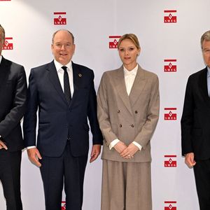 Le prince Albert II de Monaco et la princesse Charlene ont visité en compagnie de M. Thomas Bataglione, l'administrateur et directeur général de la SMEG, le nouveau siège social de la société, installé dans le quartier de Fontvieille à Monaco, le 15 octobre 2025. © Bruno Bebert / Bestimage