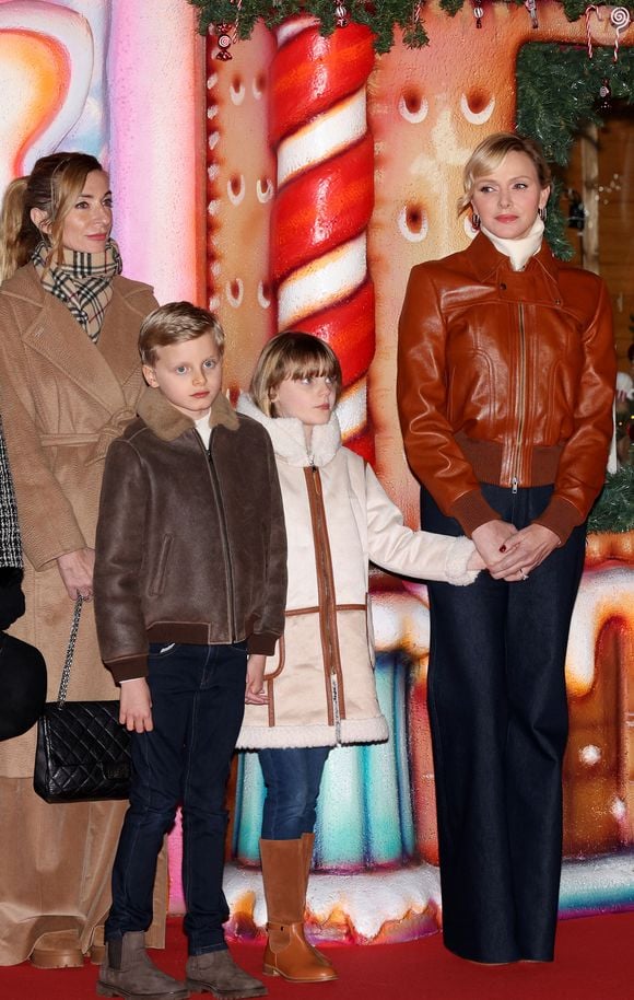 La princesse Charlene de Monaco avec ses enfants, le prince héréditaire Jacques et la princesse Gabriella, a Inauguré le traditionnel Marché de Noël de Monaco, le 6 décembre 2024. Ils étaient accompagné par le nouveau ministre d'Etat de la Principauté © JC VINAJ / Pool Monaco / Bestimage