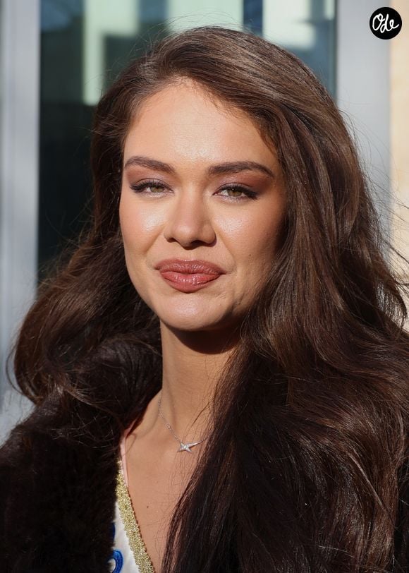 Miss France 2026 Hinaupoko Deveze à sa sortie des studios de RTL, à Neuilly-sur-Seine, France, le 6 janvier 2026. © Bestimage