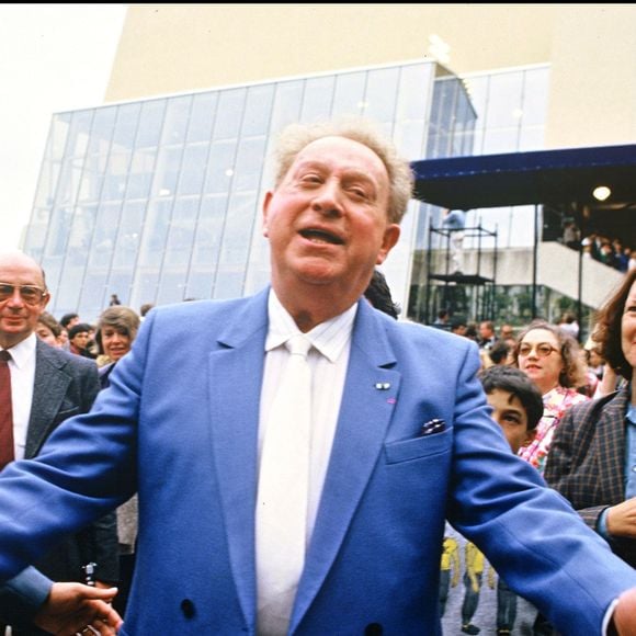 Charles Trenet a incontestablement marqué la chanson française. 

Archives - Charles Trenet lors du Festival de Cannes