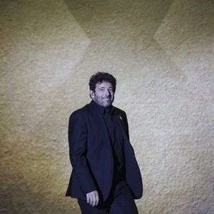 Patrick Bruel lors d'une cérémonie organisée par le Conseil des institutions juives de France (CRIF) en hommage aux victimes des attentats du Hamas du 7 octobre 2023 contre Israël, à l'occasion du premier anniversaire de l'événement, à Paris, le 7 octobre 2024.  © Jack Tribeca / Bestimage