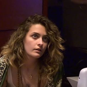 Paris Jackson se dévoile avec son compagnon dans l'émission de télé-réalité, "Unfiltered: Paris Jackson & Gabriel Glenn" sur Facebook Watch, dont le premier épisode a été diffusé le 30 juin 2020. © Backgrid UK/ Bestimage