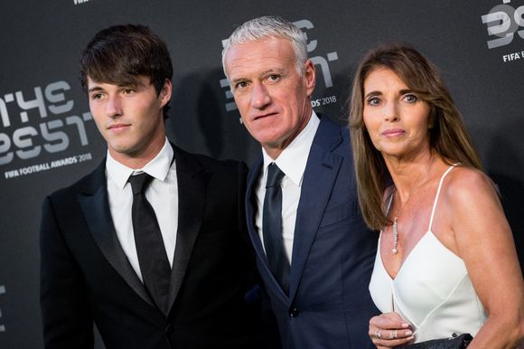 Didier Deschamps, sa femme Claude et leur fils Dylan - Les célébrités arrivent à la cérémonie des Trophées Fifa 2018 au Royal Festival Hall à Londres, Royaume Uni, le 25 septembre 2018. © Cyril Moreau/Bestimage