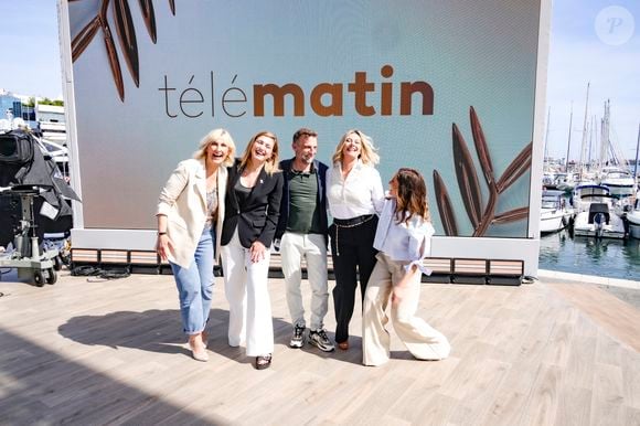 Exclusif - Charlotte Lipinska, Julie Gayet, Mathieu Kassovitz, Flavie Flament et Camille Dahan sur le plateau de l'émission Télématin en marge du 78ème Festival International du Film de Cannes, France, le 22 mai 2025. © Jack Tribeca/Bestimage
