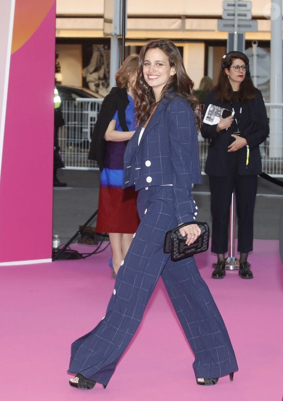 Lucie Lucas pour la série "Cannes Confidential" - Photocall lors de la 5ème saison du festival International des Séries "Canneseries" à Cannes le 4 avril 2022. © Denis Guignebourg / Bestimage