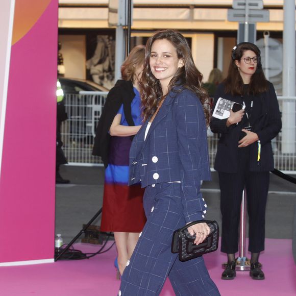 Lucie Lucas pour la série "Cannes Confidential" - Photocall lors de la 5ème saison du festival International des Séries "Canneseries" à Cannes le 4 avril 2022. © Denis Guignebourg / Bestimage