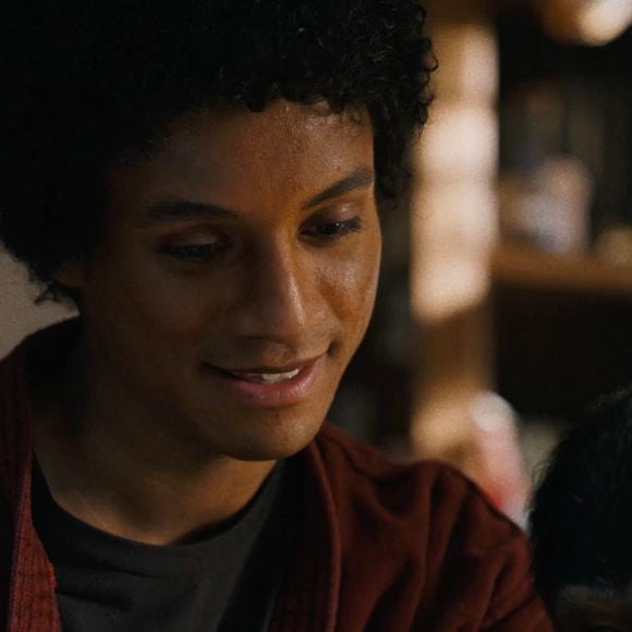 Avec le temps, le chimpanzé grandit et quitte progressivement l’univers médiatique pour des raisons de sécurité et de comportement.

Bande-annonce du biopic sur Michael Jackson montre la star en train d'interagir avec son chimpanzé de compagnie, Bubbles.

Photo fournie par JLPPA