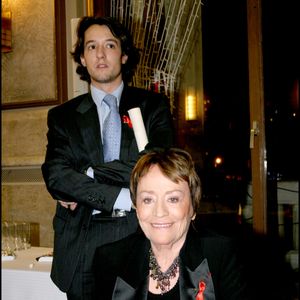 Archives - Annie Girardot (qui recevait à cette occasion la médaille d’or de la ville de Puteaux) – Soirée à la mairie de Puteaux au profit de l’association « Dessine moi un mouton » contre le sida.

Photo : BALDINI / BESTIMAGE