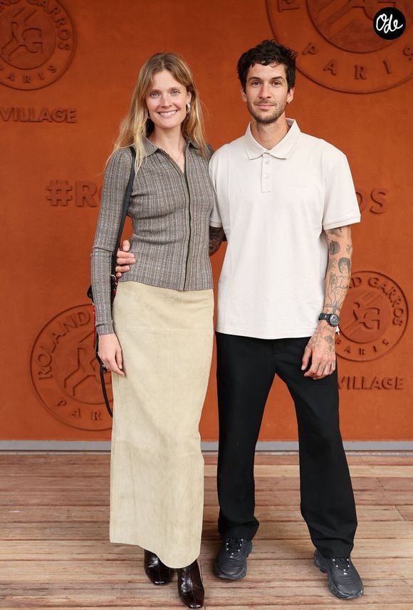 Constance Jablonski et son compagnon Matthias Dandois - Les célébrités au photocall du village lors des Internationaux de France de Tennis de Roland Garros 2026. Paris, le 31 mai 2026. © Jacovides / Bestimage