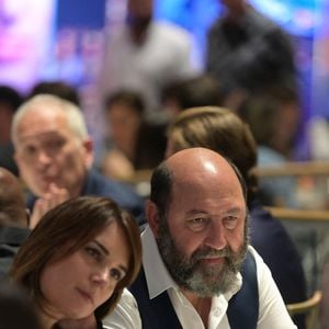 Et puis, "c'est à côté de la maison", indique-t-il.

Kad Merad et sa femme Julia Vignali - Dîner de charité Breitling à la Samaritaine pour l’association "Premiers de Cordée" à Paris le 4 avril 2024.  © Rachid Bellak/Bestimage