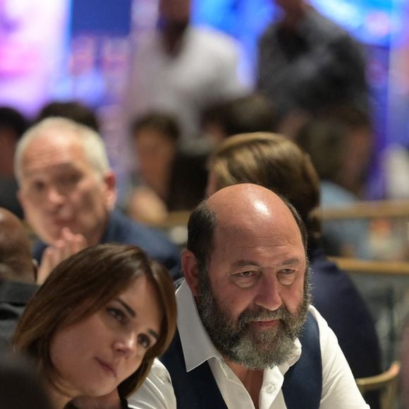 Et puis, "c'est à côté de la maison", indique-t-il.

Kad Merad et sa femme Julia Vignali - Dîner de charité Breitling à la Samaritaine pour l’association "Premiers de Cordée" à Paris le 4 avril 2024.  © Rachid Bellak/Bestimage