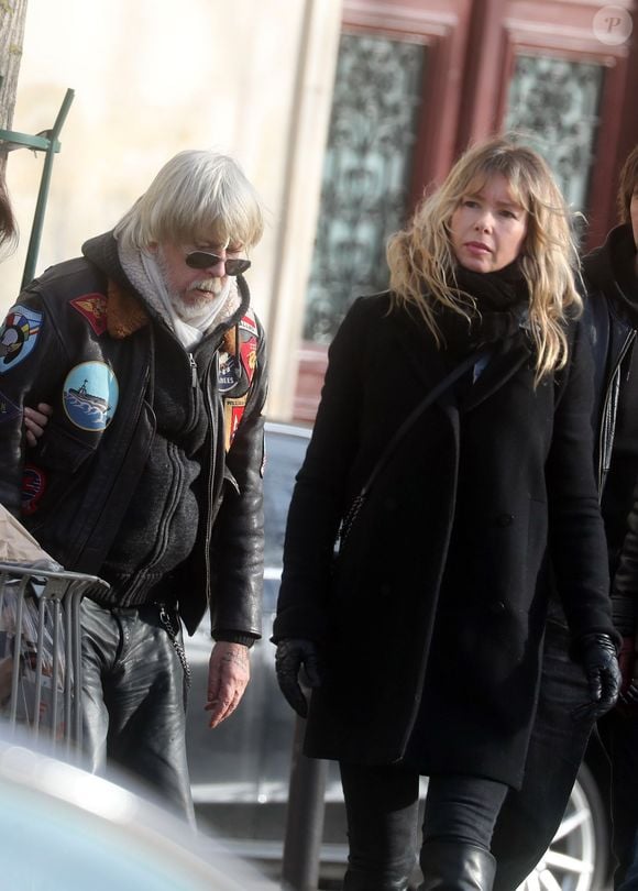 Le chanteur Renaud et son ex-femme Romane Serda - Obsèques de Thierry Séchan frère du chanteur Renaud) au cimetière du Montparnasse à Paris le 16 janvier 2019.