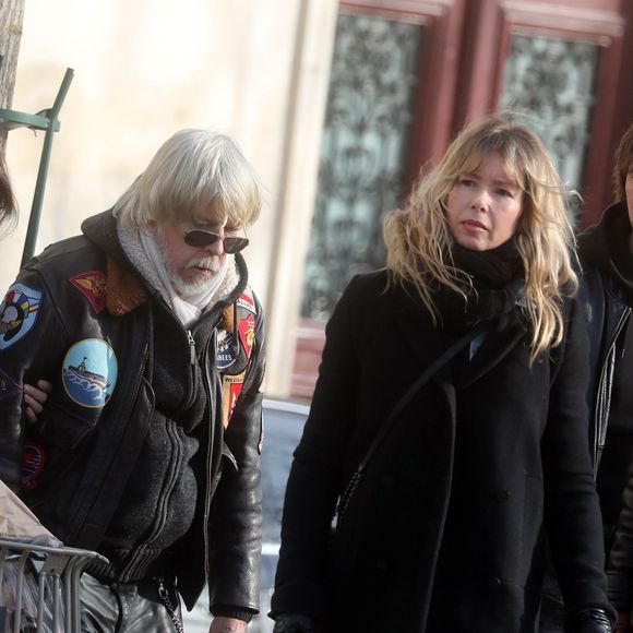 Le chanteur Renaud et son ex-femme Romane Serda - Obsèques de Thierry Séchan frère du chanteur Renaud) au cimetière du Montparnasse à Paris le 16 janvier 2019.