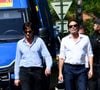 Anthony Delon et son demi-frère Alain-Fabien découvrent les hommages devant les grilles de la propriété de Douchy, quelques heures avant les obsèques de leur père, A.Delon, le 24 août 2024
©Agence / Bestimage