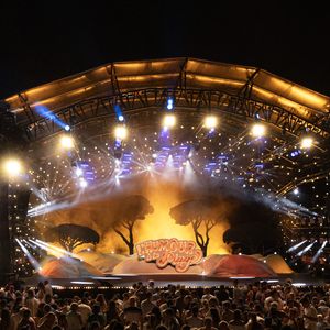 Exclusif - Enregistrement de l'émission "L'humour à la plage" pour la 2eme édition du festival de Juan les Pins à la pinède Gould le 27 juin 2025. © Bruno Bebert / Bestimage