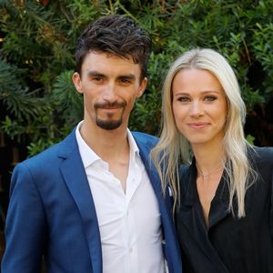 Exclusif - les coureurs cyclistes Julian Alaphilippe et sa compagne Marion Rousse - Arrivées de l'émission "Vivement Dimanche" qui sera diffusée le 24 octobre 2021 au Studio Gabriel à Paris, France, le 14 octobre 2021. © Christophe Clovis / Bestimage