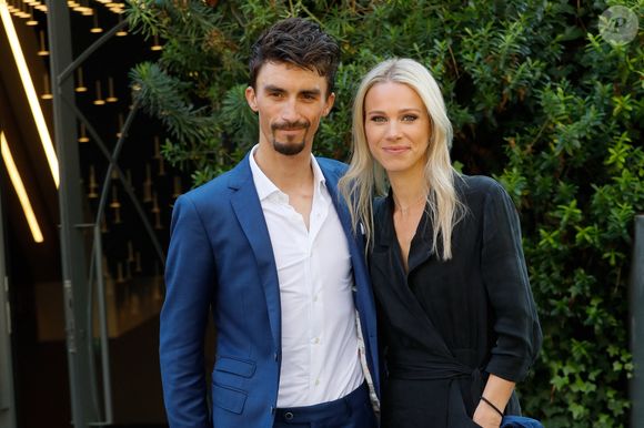 Exclusif - les coureurs cyclistes Julian Alaphilippe et sa compagne Marion Rousse - Arrivées de l'émission "Vivement Dimanche" qui sera diffusée le 24 octobre 2021 au Studio Gabriel à Paris, France, le 14 octobre 2021. © Christophe Clovis / Bestimage