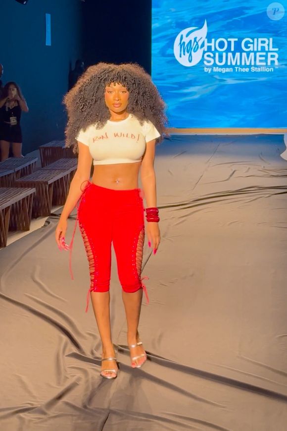 Un temps peu favorable pour les adeptes de sport au quotidien. 

Miami, FL - Megan Thee Stallion perfectionne son défilé en vue du lancement de sa collection de maillots de bain Hot Girl Summer lors de la semaine de la natation de PARAISO Miami. 
Sur la photo : Megan Thee Stallion
