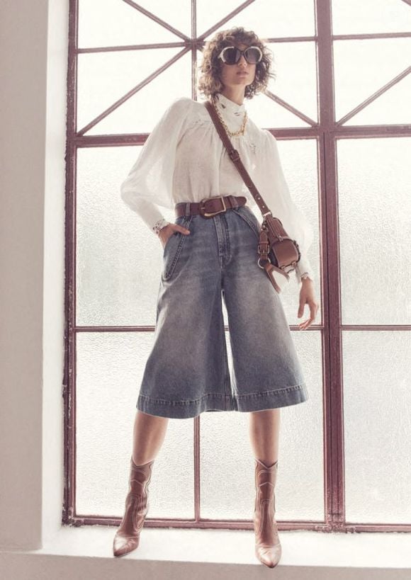Le bermuda en jean reste la pièce facile et casual du quotidien

Lancement de la dernière capsule collection de la marque australienne Zimmerman

Zimmerman via Bestimage