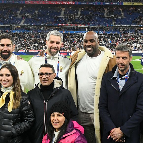 Et d'autres champions présents au match ont posé ensemble

Boris Diaw, Nikola Karabatic, Luka Karabatic, Teddy Riner, Tony Estanguet, Amélie Mauresmo au match de rugby du Tournoi des Six Nations France contre Angleterre au Stade de France à Saint-Denis le 14 mars 2026

© Lionel Urman / Bestimage