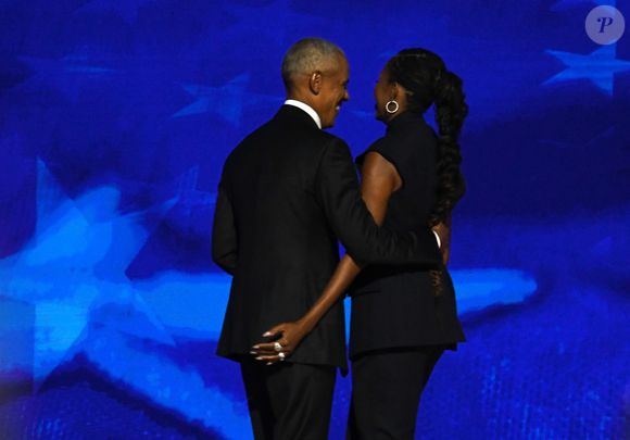 Barack Obama et sa femme Michelle Obama électrisent la foule lors de la Convention démocrate à Chicago, le 28/08/2024 @Backgrid USA / Bestimage