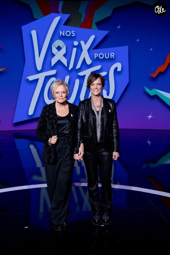 Muriel Robin et Anne le Nen en backstage de l'enregistrement de l'émission "Nos voix pour toutes" au profit de la Fondation des femmes à l’Adidas Arena diffusée sur TMC le 25 novembre 2025, à Paris, France, le 19 novembre 2025. © Guirec-Moreau/Bestimage