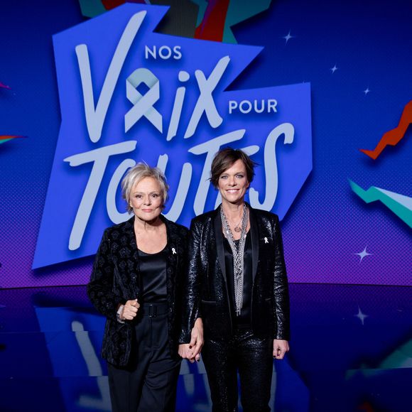 Muriel Robin et Anne le Nen en backstage de l'enregistrement de l'émission "Nos voix pour toutes" au profit de la Fondation des femmes à l’Adidas Arena diffusée sur TMC le 25 novembre 2025, à Paris, France, le 19 novembre 2025. © Guirec-Moreau/Bestimage