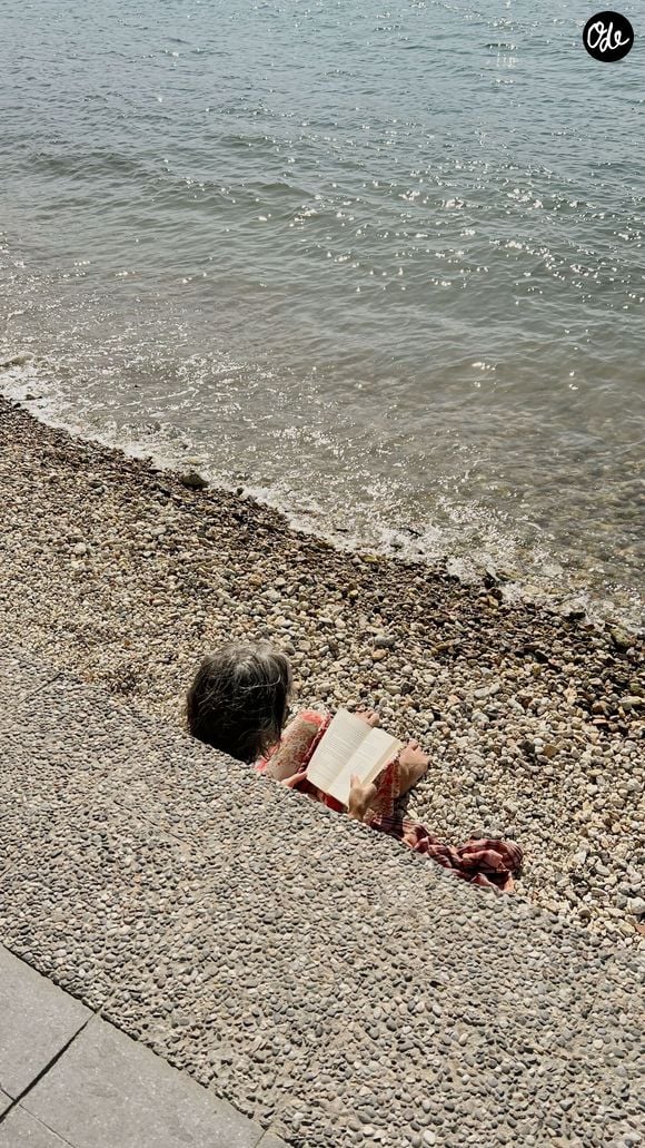 Découvrez quatre pépites recommandées par les stars à glisser absolument dans votre sac de plage cet été.
