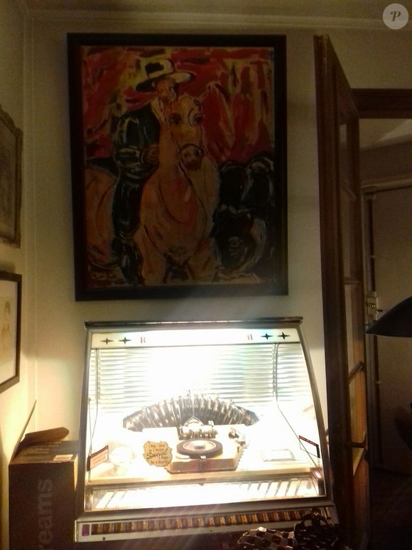 Exclusif -  Le chanteur Christophe (Daniel Bevilacqua) dans son appartement parisien avec des amis le 29 et 30 juillet 2019
© Philippe Baldini / Bestimage
