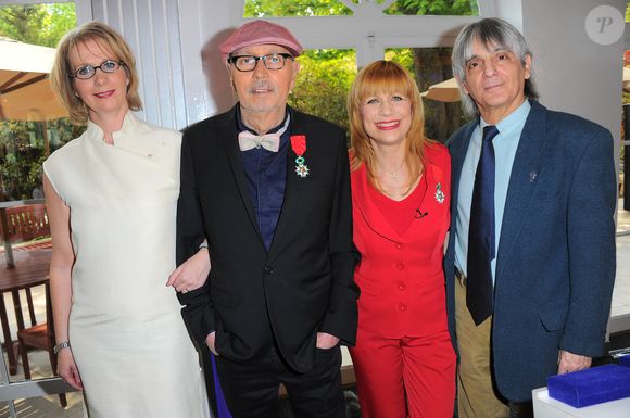 Eric Charden, sa compagne Stone et Mario Dalba - Remise de la Légion d'honneur à Eric et Stone Charden (Annie Gautrat) par Michel Drucker au Pavillon Gabriel