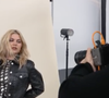 Louane Emera doit choisir le visuel officiel de l'Eurovision 2025, puisqu'elle y représentera la France, le samedi 17 mai 2025