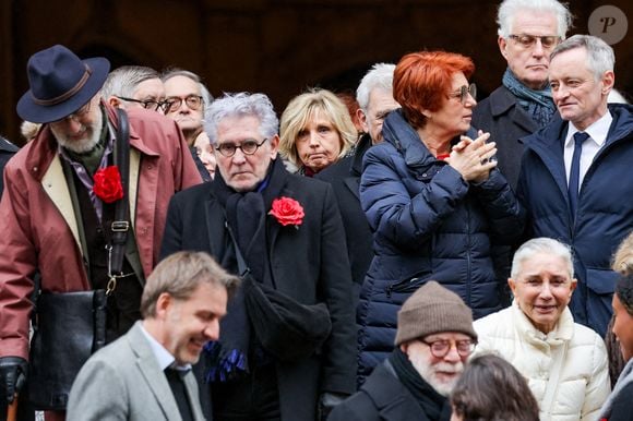 Evelyne Dhéliat, Véronique Genest - Sortie des obsèques de Catherine Laborde en l’église Saint-Roch à Paris, le 6 février 2025. Décédée le 28 janvier 2025 à l'âge de 73 ans, l'ancienne présentatrice météo de TF1 (1988 - 2017) était atteinte de la maladie neurodégénérative à corps de Lewy. 
© Jacovides - Moreau / Bestimage