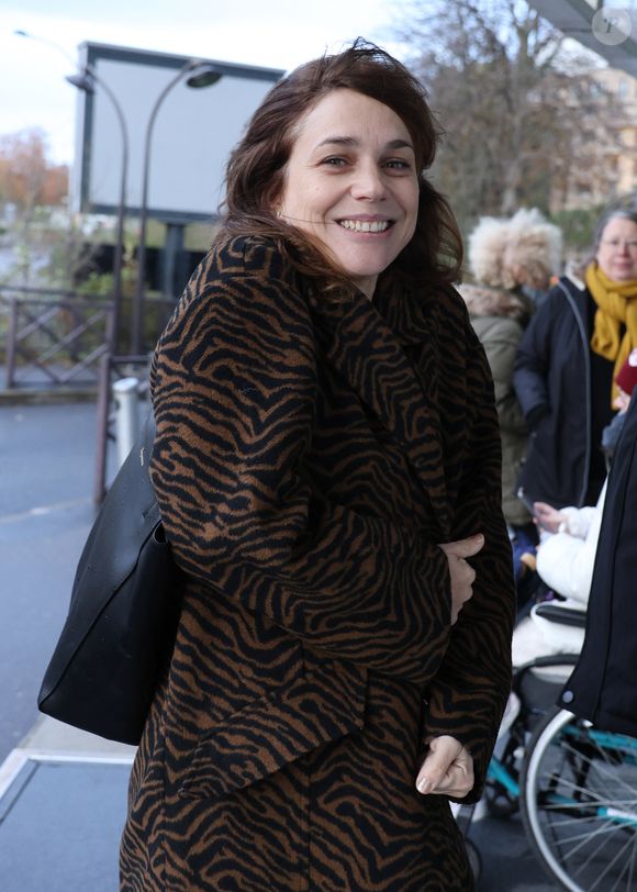 Exclusif - Nathalie Péchalat - Célébrités se rendent aux studios de Europe 1 à Paris le 19 Novembre 2025.
Agence / Bestimage