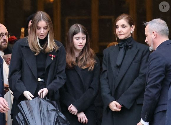 Les princesses Luisa et Vittoria de Savoie avec leur mère, la princesse Clotilde Courau de Savoie - Sorties des funérailles du prince Victor Emmanuel de Savoie en la cathédrale Saint-Jean-Baptiste de Turin le 10 février 2024. © Dominique Jacovides/Bestimage