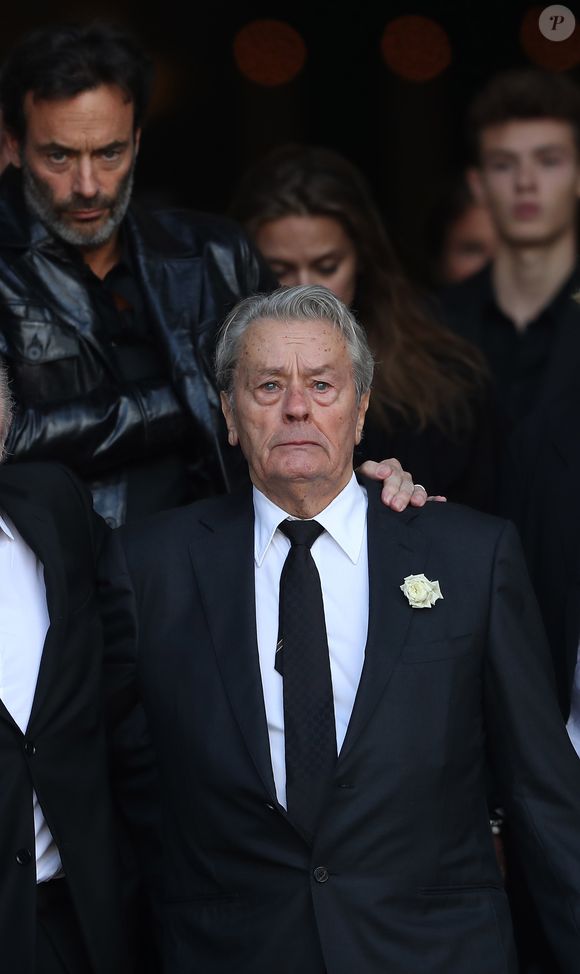 Alain Delon et son fils Anthony Delon - Sorties des obsèques de Mireille Darc en l’Église Saint-Sulpice à Paris. Le 1er septembre 2017. © AGENCE / BESTIMAGE