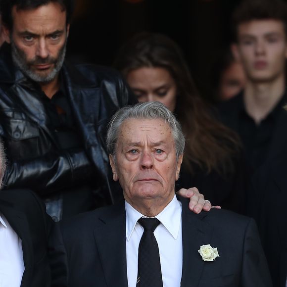 Alain Delon et son fils Anthony Delon - Sorties des obsèques de Mireille Darc en l’Église Saint-Sulpice à Paris. Le 1er septembre 2017. © AGENCE / BESTIMAGE