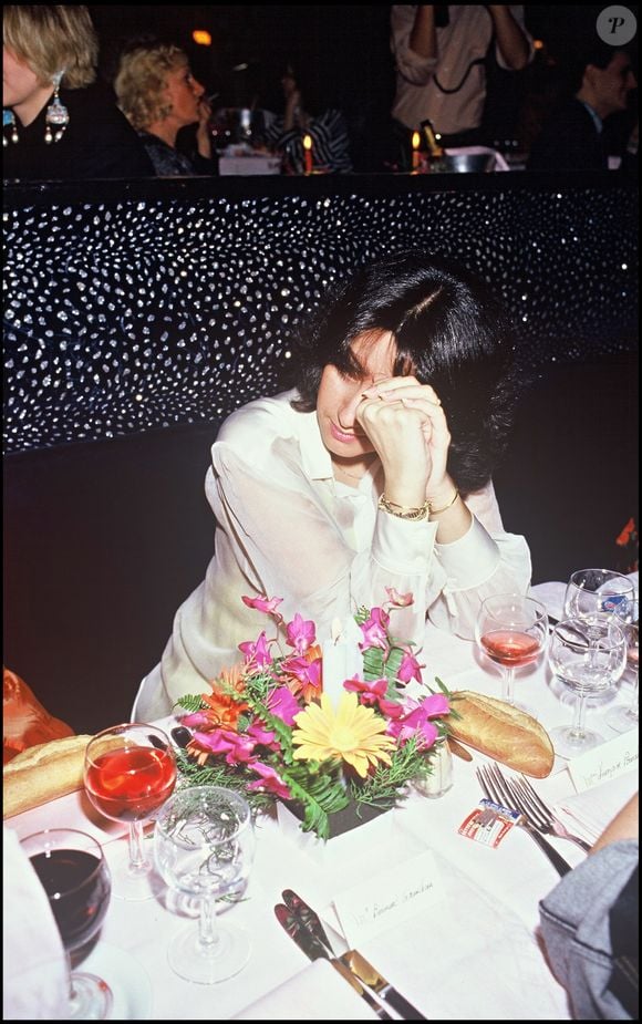 Corinne n'a jamais aimé être sur le devant de la scène.

Corinne, la compagne de Daniel Balavoine à l'Alcazar, Paris. Photo de Bestimage