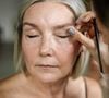 Avec le temps, le relâchement des paupières modifie l'expression et nécessite d'adapter ses habitudes de maquillage.